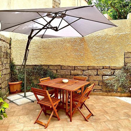 Spacious 3-Bedroom Apartment With Courtyard In Tempio Pausania - Perfect For Families Buitenkant foto