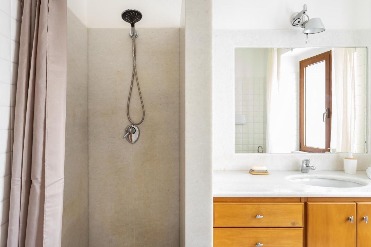 Spacious 3-Bedroom Apartment With Courtyard In Tempio Pausania - Perfect For Families Buitenkant foto