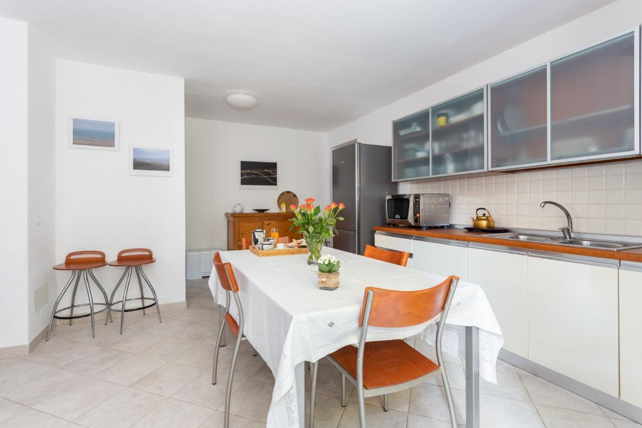 Spacious 3-Bedroom Apartment With Courtyard In Tempio Pausania - Perfect For Families Buitenkant foto