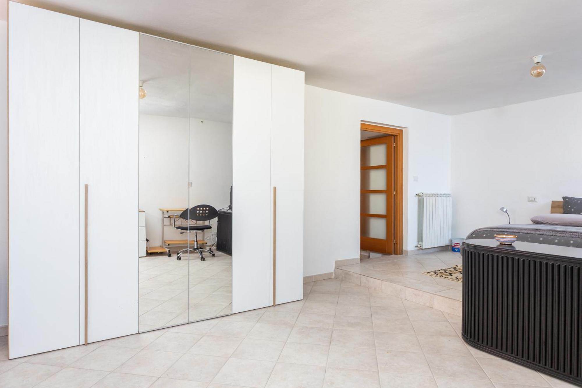 Spacious 3-Bedroom Apartment With Courtyard In Tempio Pausania - Perfect For Families Buitenkant foto