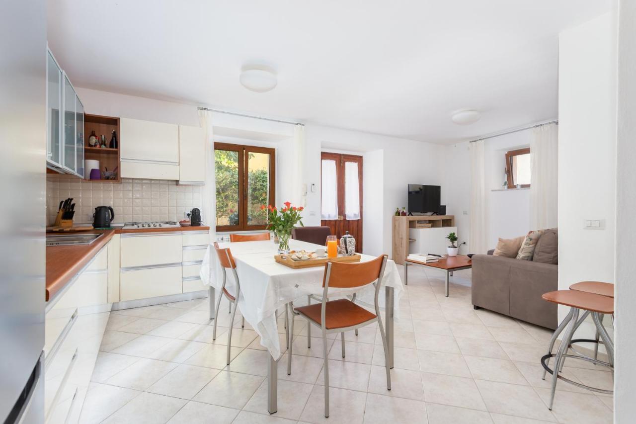Spacious 3-Bedroom Apartment With Courtyard In Tempio Pausania - Perfect For Families Buitenkant foto