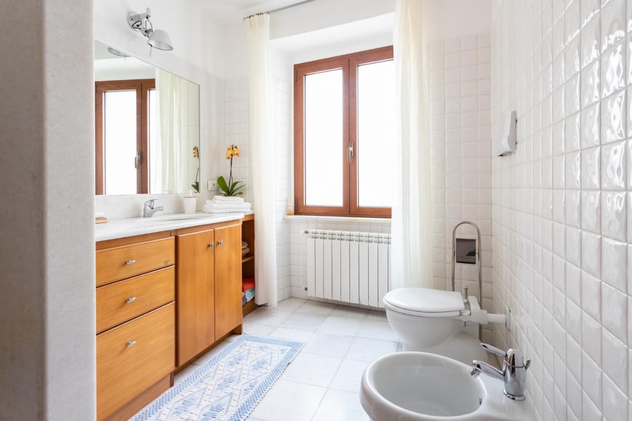 Spacious 3-Bedroom Apartment With Courtyard In Tempio Pausania - Perfect For Families Buitenkant foto