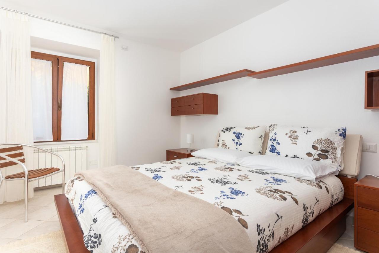 Spacious 3-Bedroom Apartment With Courtyard In Tempio Pausania - Perfect For Families Buitenkant foto