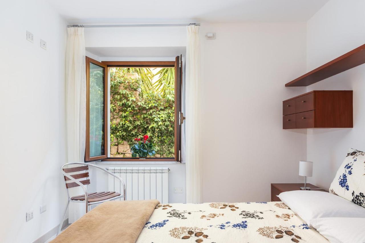 Spacious 3-Bedroom Apartment With Courtyard In Tempio Pausania - Perfect For Families Buitenkant foto