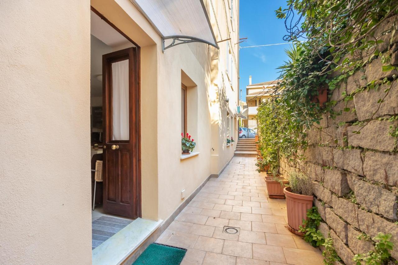 Spacious 3-Bedroom Apartment With Courtyard In Tempio Pausania - Perfect For Families Buitenkant foto