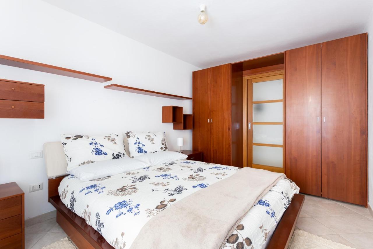 Spacious 3-Bedroom Apartment With Courtyard In Tempio Pausania - Perfect For Families Buitenkant foto