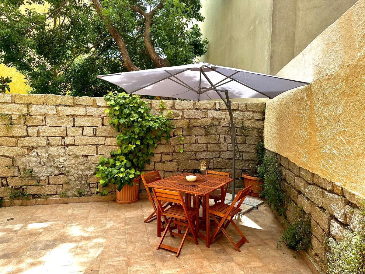 Spacious 3-Bedroom Apartment With Courtyard In Tempio Pausania - Perfect For Families Buitenkant foto