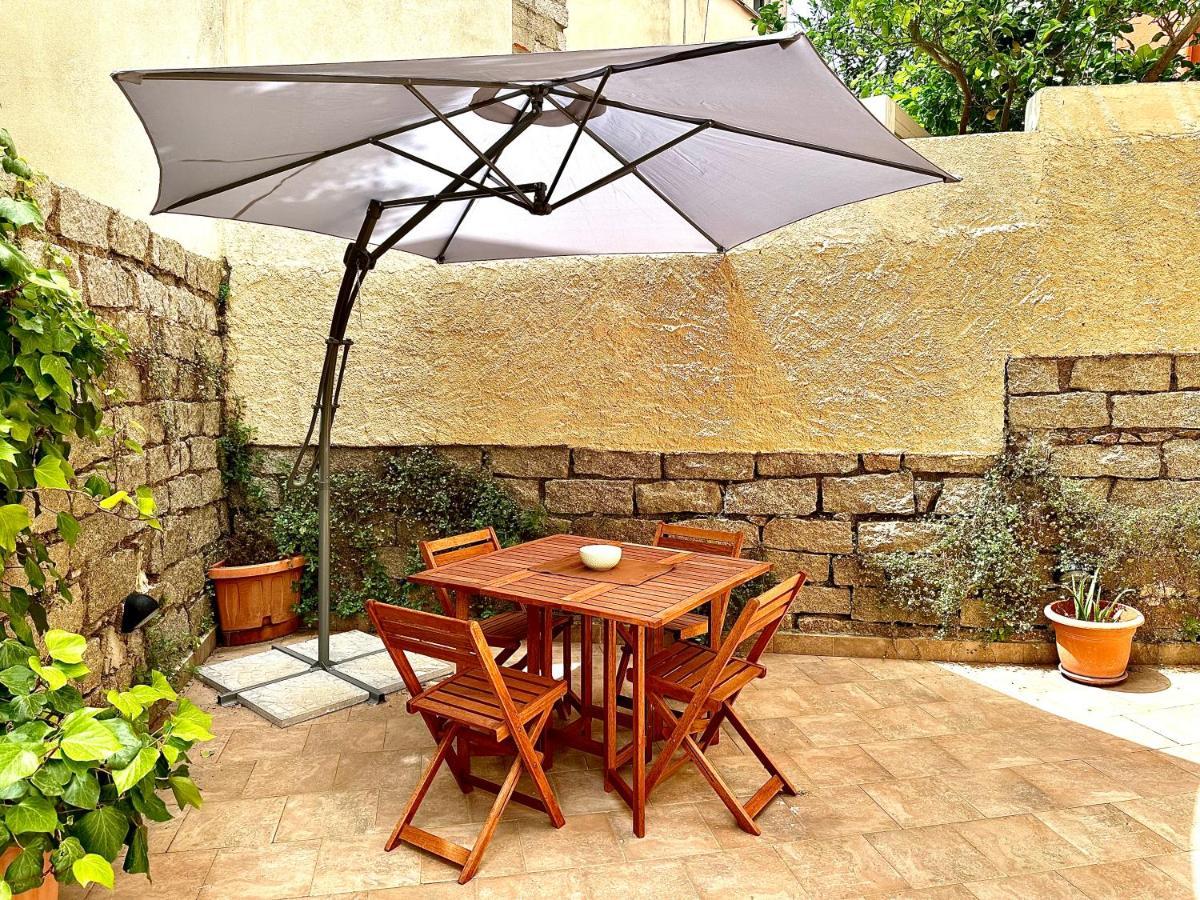 Spacious 3-Bedroom Apartment With Courtyard In Tempio Pausania - Perfect For Families Buitenkant foto